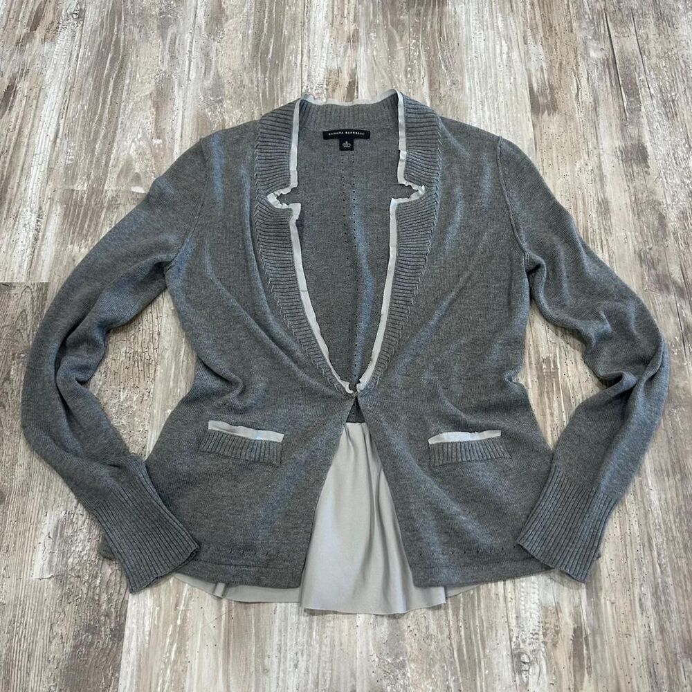 Banana Republic Women’s preppy business casual gray cardigan